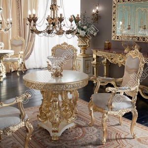 Обеденный стол в дворцовом стиле